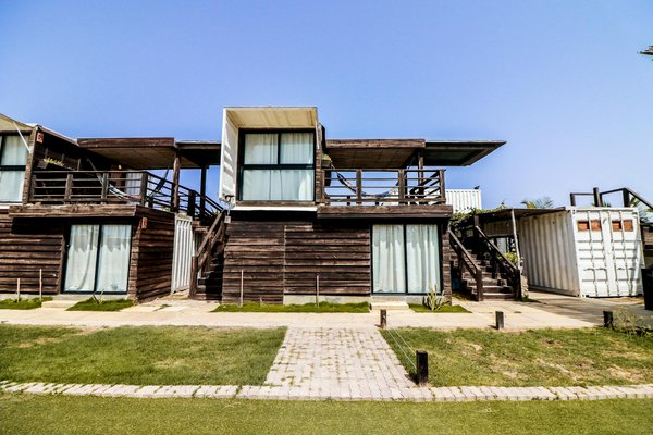 Quels sont les avantages de louer une maison de vacances en Provence avec des ateliers de peinture et des randonnées dans les collines?